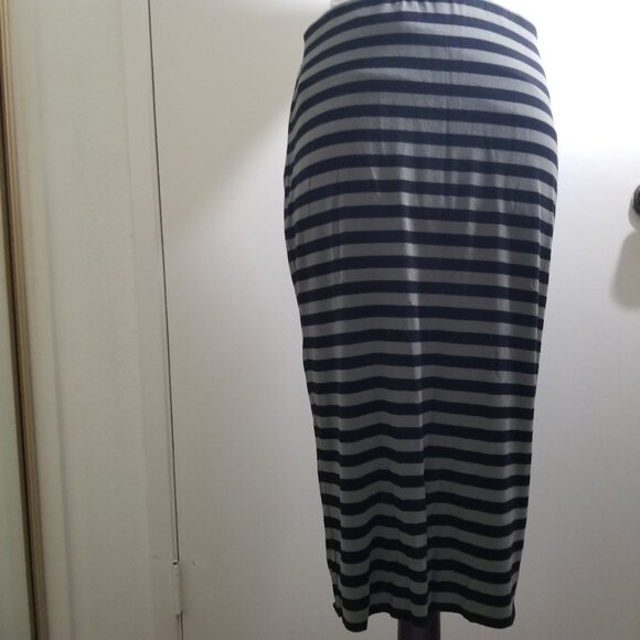 Vince Camuto Brand Pencil Skirt, gray/black stripes, size S - Picture 2 of 7